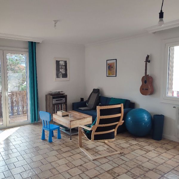 Nous habitons dans un grand appartement  a Crolles, une petite ville dans la vallée du Grésivaudan