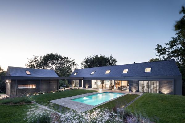 Maison d’architecte ac grand jardin à 400m de la mer, ds golfe du Morbihan. 1km du bourg de Baden,