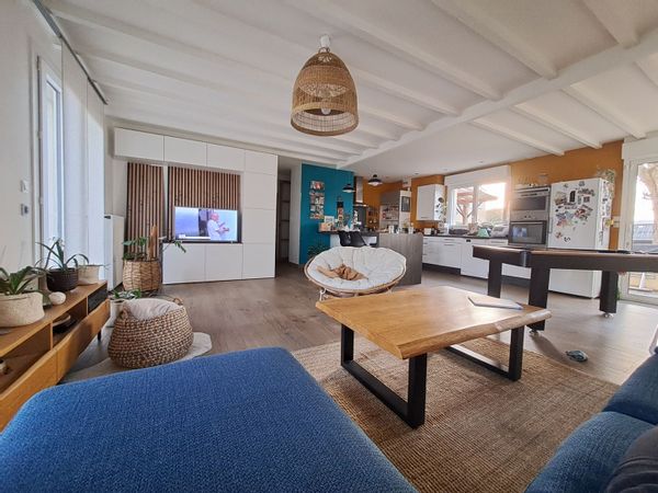 Maison familiale avec piscine et jeux extérieurs