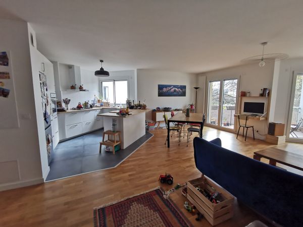Grand Appartement au cœur d'un quartier calme et verdoyant, au pied des Alpes