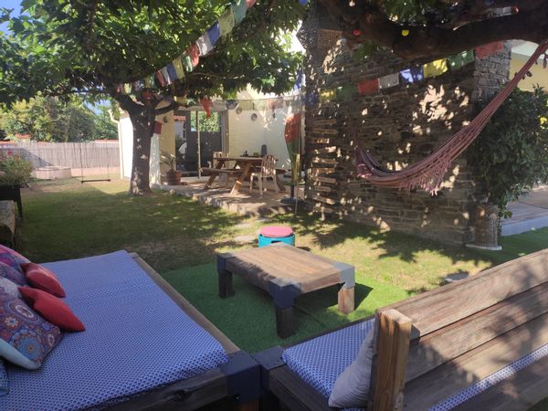 Grande maison familiale climatisée avec jardin ombragé et piscine