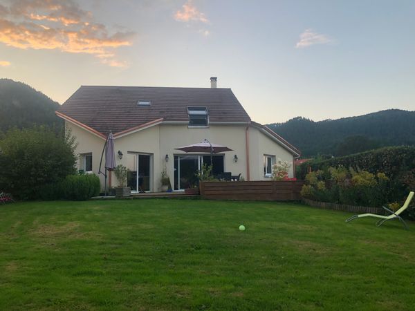 Maison familiale entre nature et petite ville. minimum une semaine