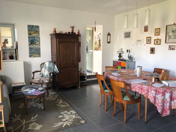 Maison en pierre spacieuse et confortable entre terre et mer au coeur d'un village avec commerces