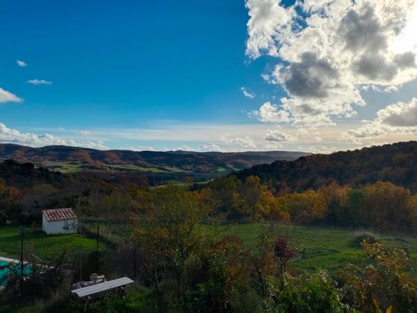 Maison bioclimatique dans un village du Lubéron