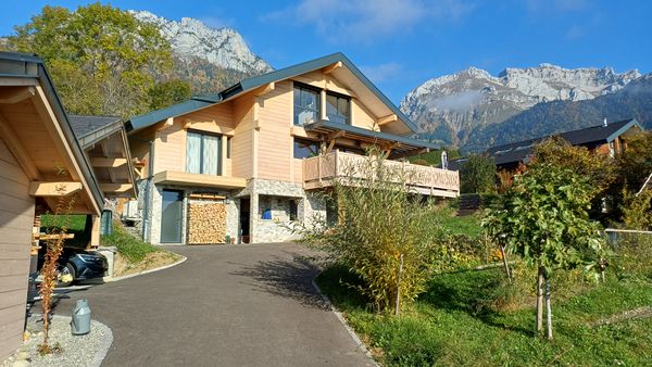 Magnifique chalet entre lac et montagnes