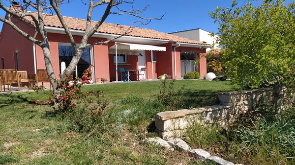 Maison de plein pieds au calme et vue dégagée à Millau