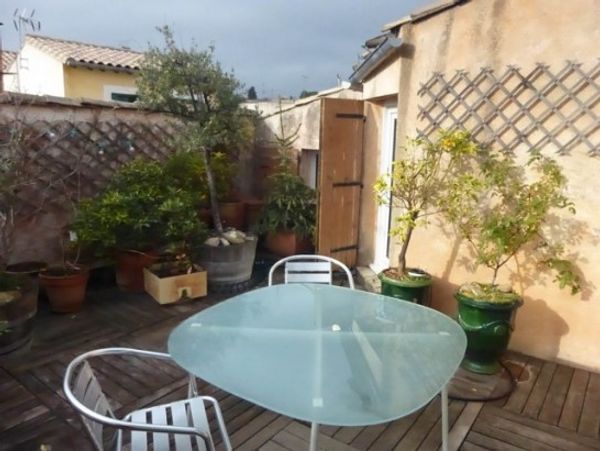 12 mn à pied du  Bd du jeu de Paume à Montpellier Garage Terrasses Guest points, svp 5 nuits minimum