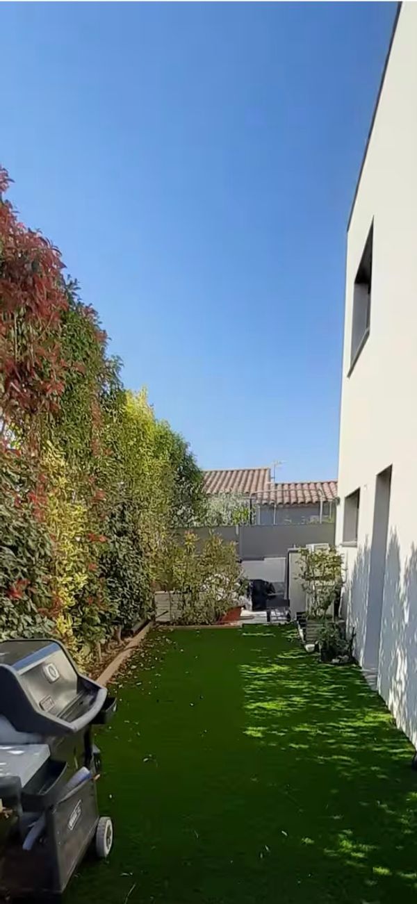 Villa contemporaine climatisée avec piscine pour 6 personnes