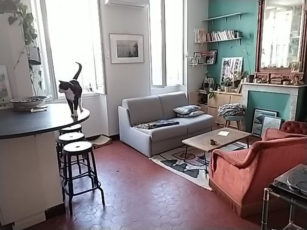 Typique "3 fenêtres marseillais" à la Friche Belle de mai, terrasse au calme et verdurée