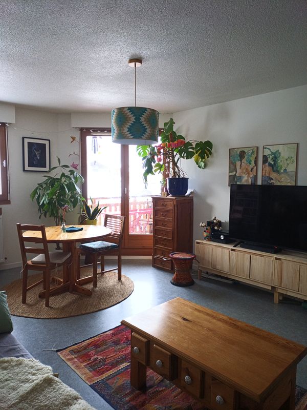 L'appartement de Marine et Romain est un petit cocon niché au coeur des montagnes du grand massif