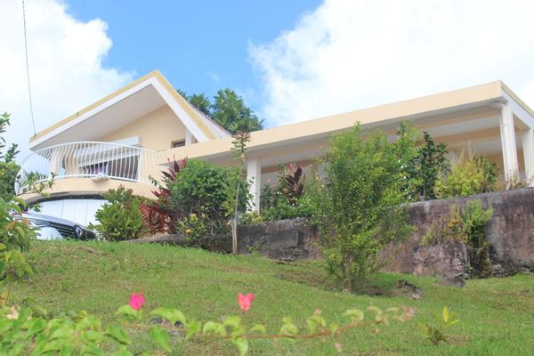 Maison familiale - 3 chambres climatisées - Superbe vue sur les saintes