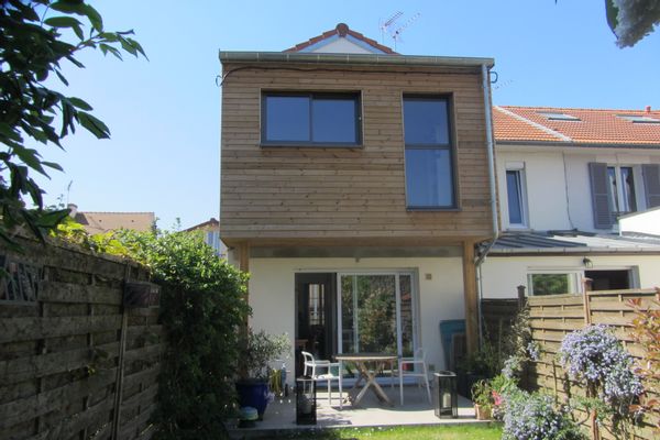 2e étage complet dans une jolie maison avec jardin près de Paris, La Défense et Versailles
