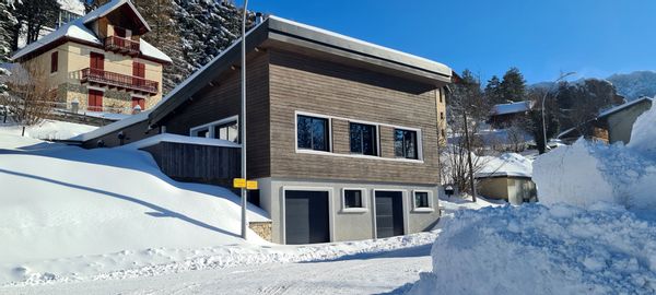 700m du centre. grand salon - 4 chambres, dont une suite parentale, 2SD, 1 car port pour 2 voitures