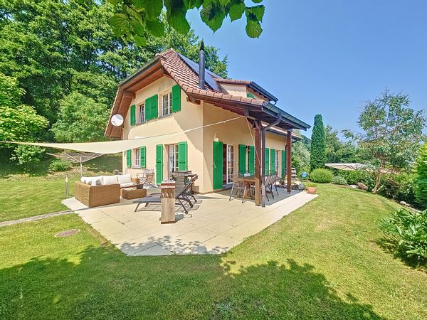 Notre maison se situe dans un petit village de campagne près d'Estavayer-le-lac (Lac de Neuchâtel)