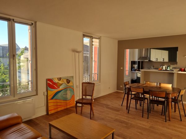Appartement dans une très belle banlieue avec un beau lac et à 15 minutes de Paris !
