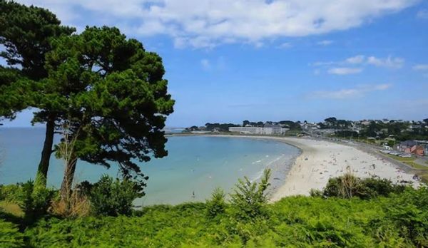 Charmante villa au coeur des marais et à seulement 700m d'une belle plage de sable fin.