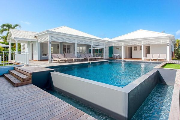 belle chambre d'hôtel pour adulte en guadeloupe à 80m de la plage