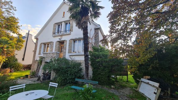 Maison 3ch avec grand jardin, vue mer, en plein coeur d'une île du golfe du morbihan