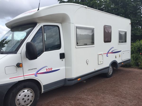 Ce n'est pas la Maison, mais le Camping-car, mis à disposition pour un mois, avec deux lits jumeaux.