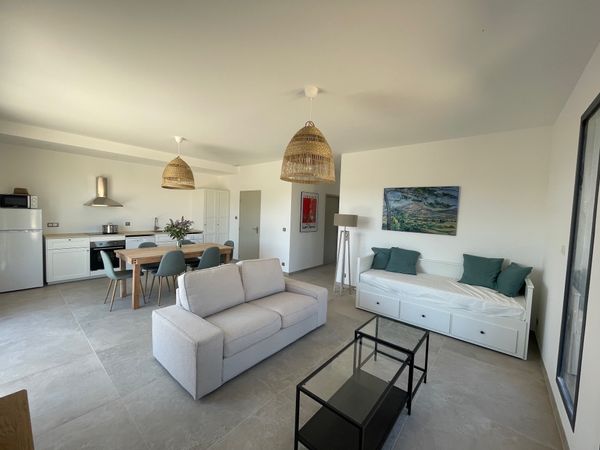 A L'Adret, sur un domaine agricole en Provence
