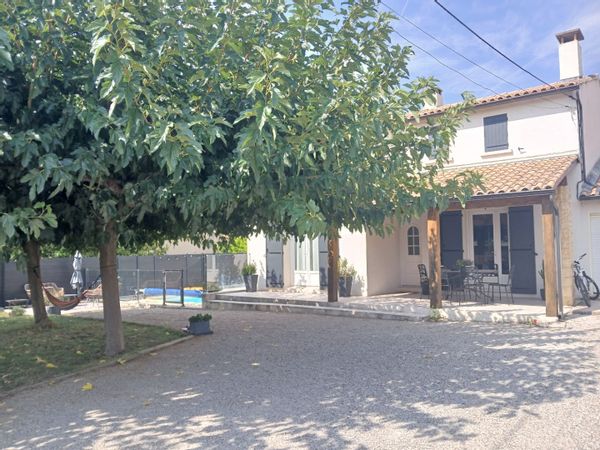 Grande maison avec piscine en Provence