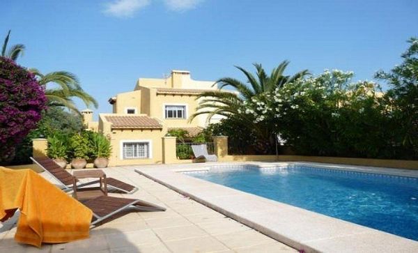 Family home Costa Blanca with pool, mountain view and close to the beach.