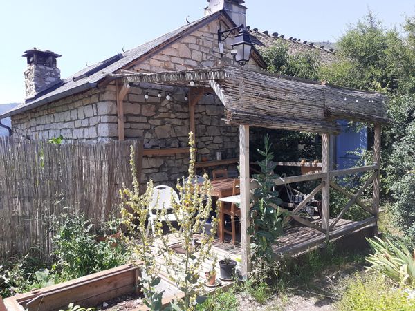 La Cure, Maison 2 chambres, petit jardin, au coeur des Gorges du Tarn.