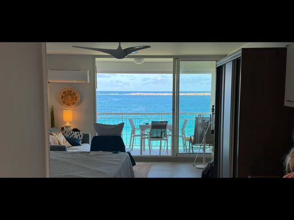 Studio Nandan – Rénové, face à la mer avec balcon et piscine du complexe, Saint-Martin, Caraïbes !
