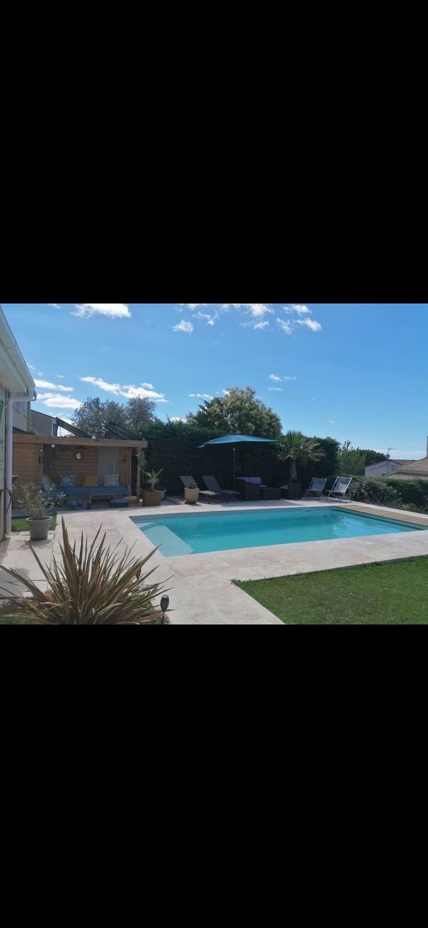 Villa avec piscine: Entre Mer et Garrigue.