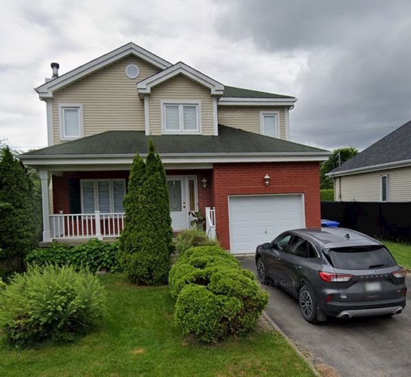 Maison de banlieue idéale pour une famille avec accès facile autant à Montréal qu’aux Laurentides