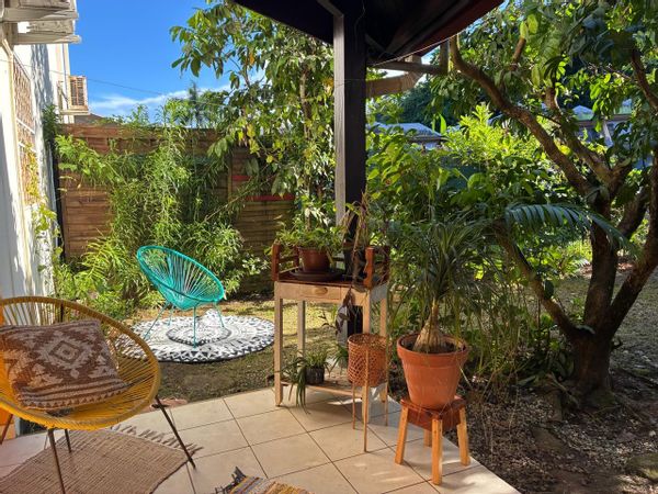 Cosy appartement avec vue sur la végétation luxuriante