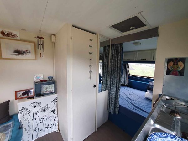 Carabane Eden au cœur montagnes... une caravane-cabane