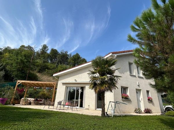 Maison de Robina dans les Alpes près des montagnes et lacs