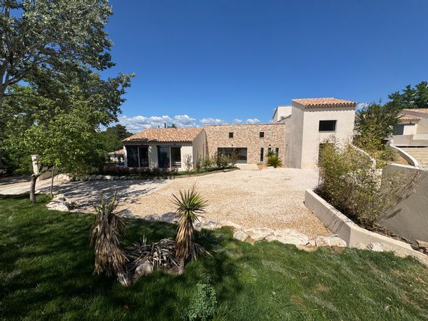 Escapade provençale à 15mn d'AIX EN PROVENCE. Piscine 12x6