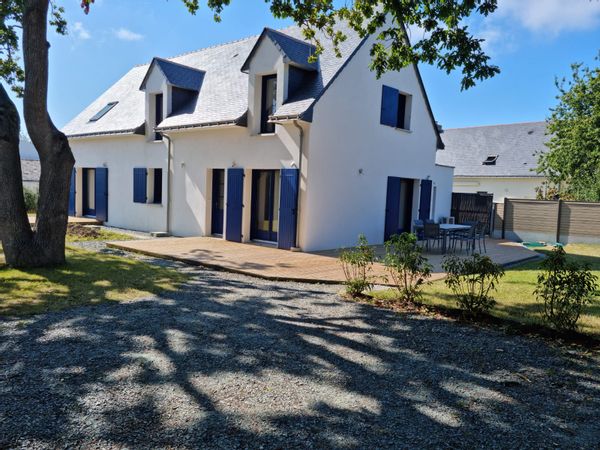 Maison récente à 10mns à pied de la plage. Idéalement située pour ne pas prendre sa voiture. jardin.