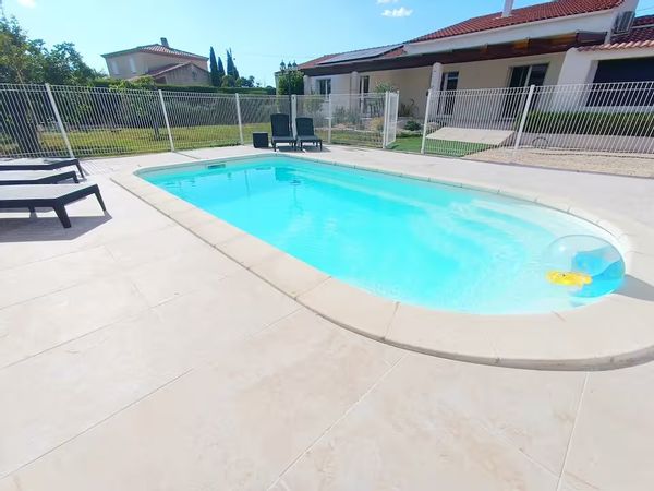 Grande villa avec piscine pour 14-16 personnes