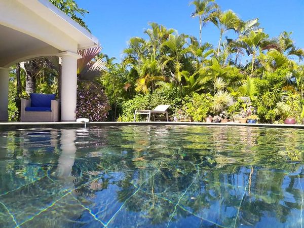 La maison de Pat et Cliff: tropical France far away from France.
