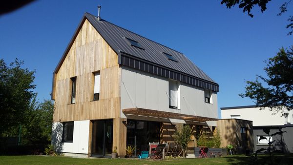 Maison d'architecte récente, dans le bourg de Quévert, au calme, à 5 min de Dinan 20 min de la mer!