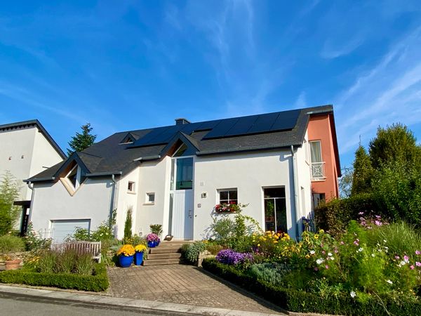 Jolie maison dans un petit village proche de la forêt et des beaux sites touristiques du pays .