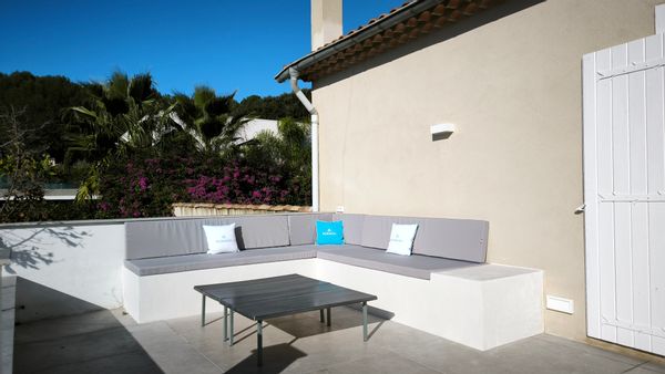 Côte d’Azur : grande maison familiale rénovée, piscine, calme et proche plages