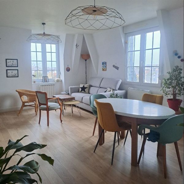 L'appartement de Yolene est située à 500m de la mer et des commerces, et offre une vue mer.
