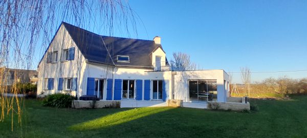 Grande maison tout près de l'océan
