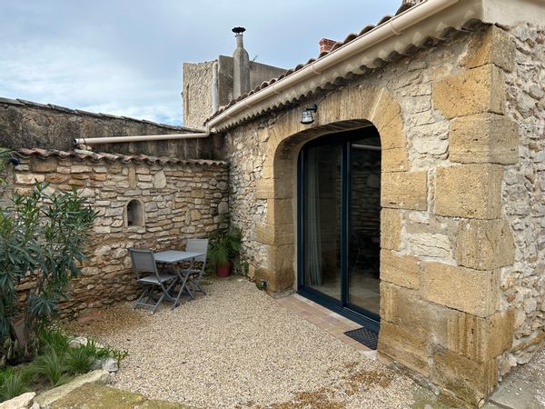 Grange rénovée au cœur du village de Lançon-Provence