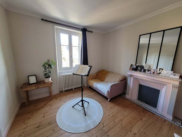Charmante maison de maître proposant tout le nécessaire et le confort.