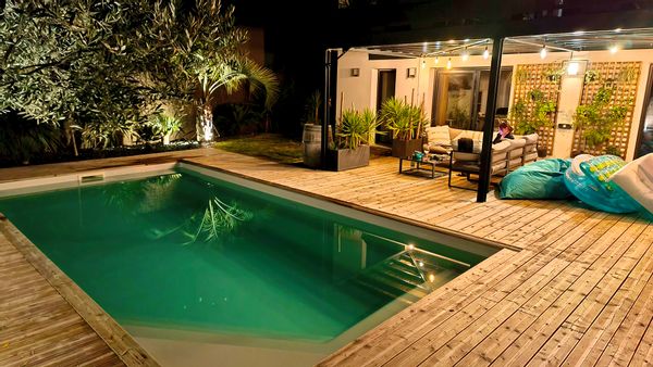 Maison avec piscine chauffée et jacuzzi, 10 mns Rennes, 30 mns Saint-Malo, 45 mns Mont Saint Michel.