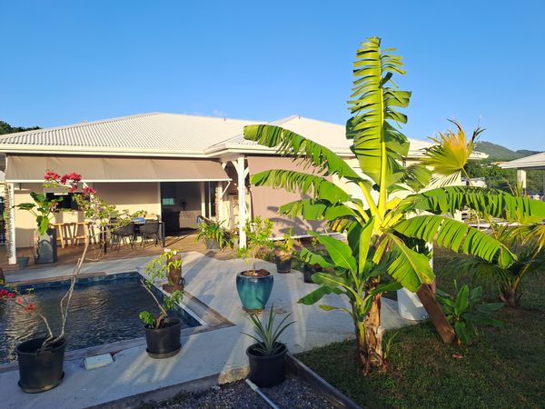 La maison de Xavier et Patricia  maison  de 100 M2 + 50 m2 de terrasse couverte a 150 m de la mer
