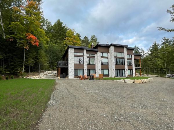 Le Val-Royal chalet moderne et charme rustique.
