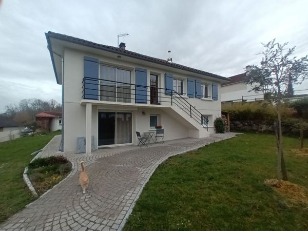 maison douillette dans petit village au pied des Pyrénées