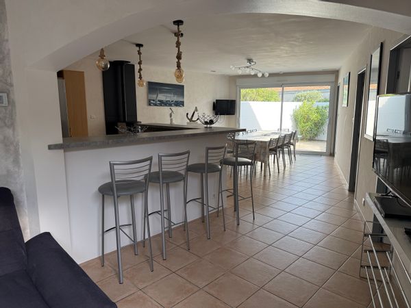 Magnifique maison de vacances à 200m de la plage avec  Clim et balnéo et climatisation île à granule