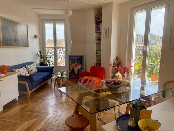 Appartement familial, lumineux avec balcon filant à Montmartre